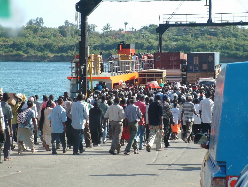 02-Pedestrians entering the Likoni ferry.jpg - Pedestrians entering the Likoni ferry